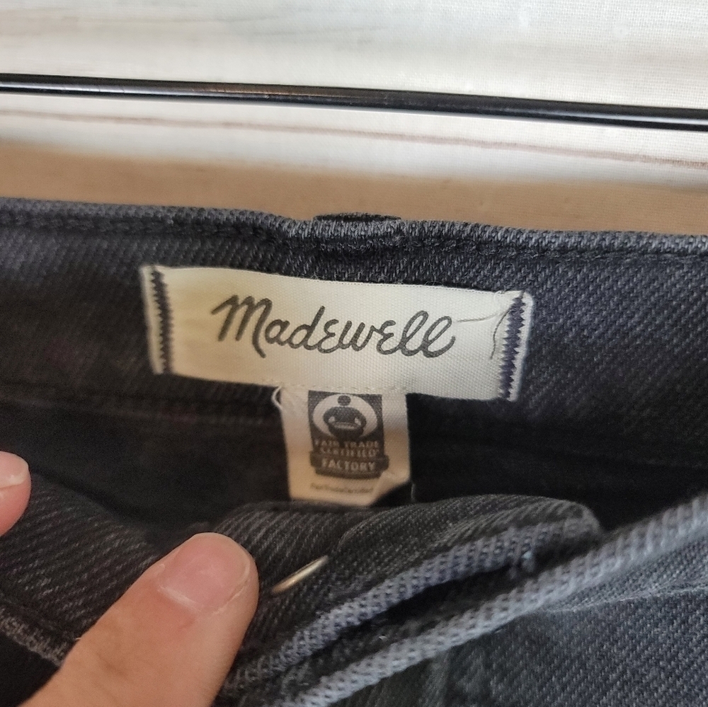 MADEWELL MID-RISE KICK OUT JEANS IN RINSED BLACK, SZ 31 - Picture 5 of 16